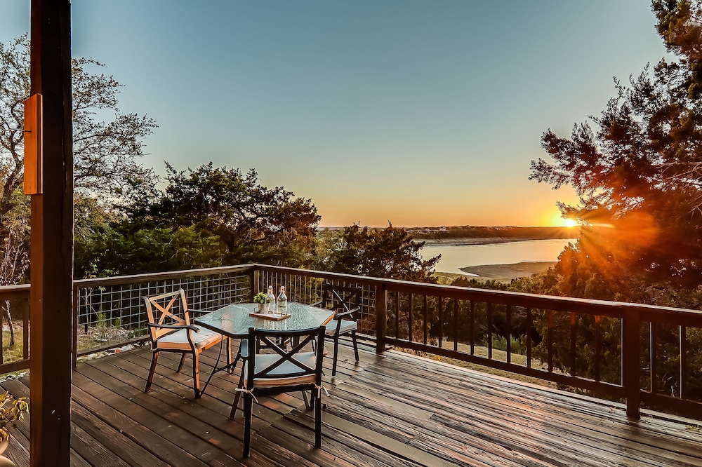 Lake Travis Waterfront Retreat — hotel in Leander