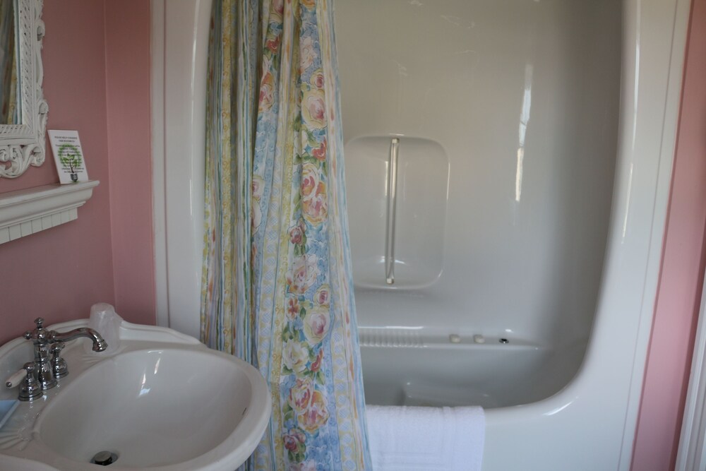 Payne's Harbor View Inn - photo 48
