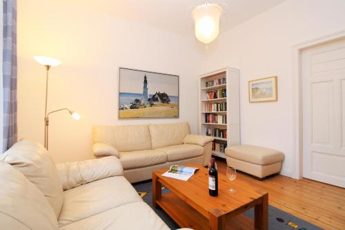 Haus Fortuna Fewo 2 LEE — 4-Star Luxury Hotel in Ostseebad Kuehlungsborn, Germany