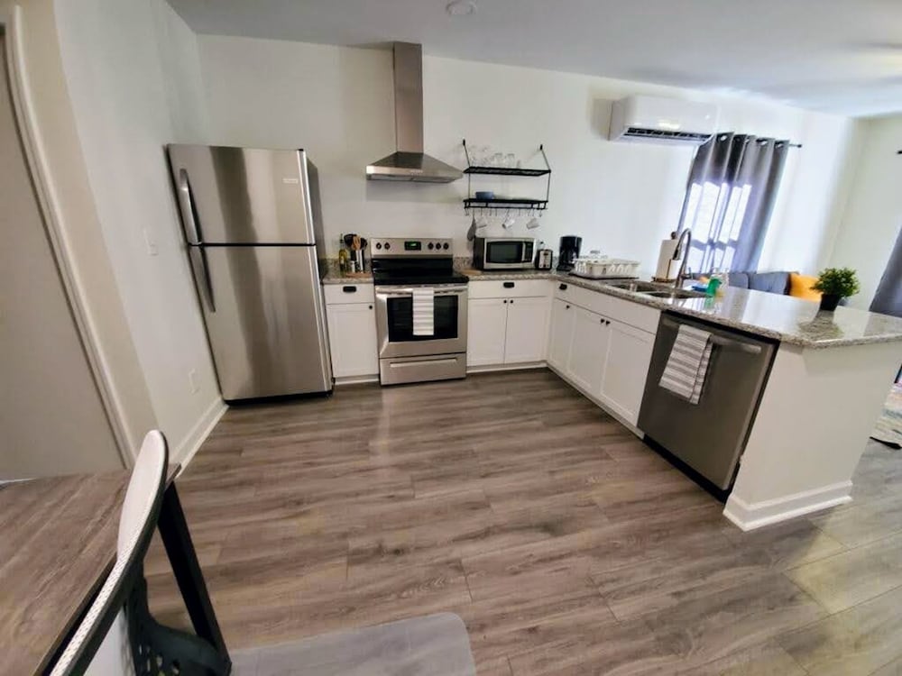 LakewoodLyon Park Renovated Cottage Near Duke 26B — 4-Star Luxury Hotel in Durham, United States