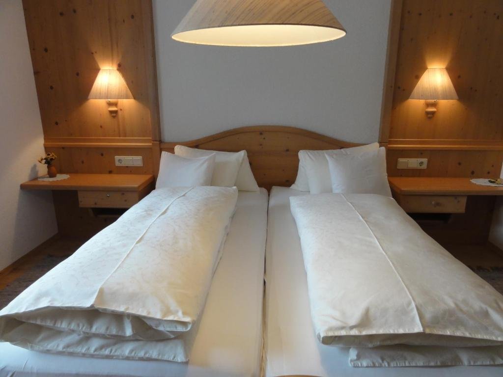Haus Elfi Fiegl — 4-Star Luxury Hotel in Oetz, Austria
