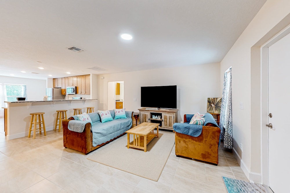 Tropical Haven Retreat — hotel in Palm Bay