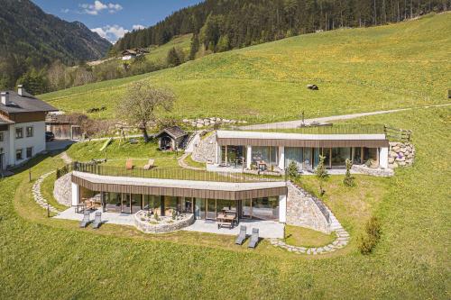 Innermoser Bauernhof Chalets — 4-Star Luxury Hotel in Muehlen In Taufers, Italy