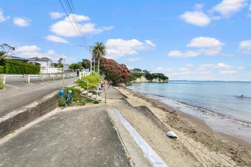 Seaside Escape is close to the beach — 4-Star Luxury Hotel in Auckland, New Zealand