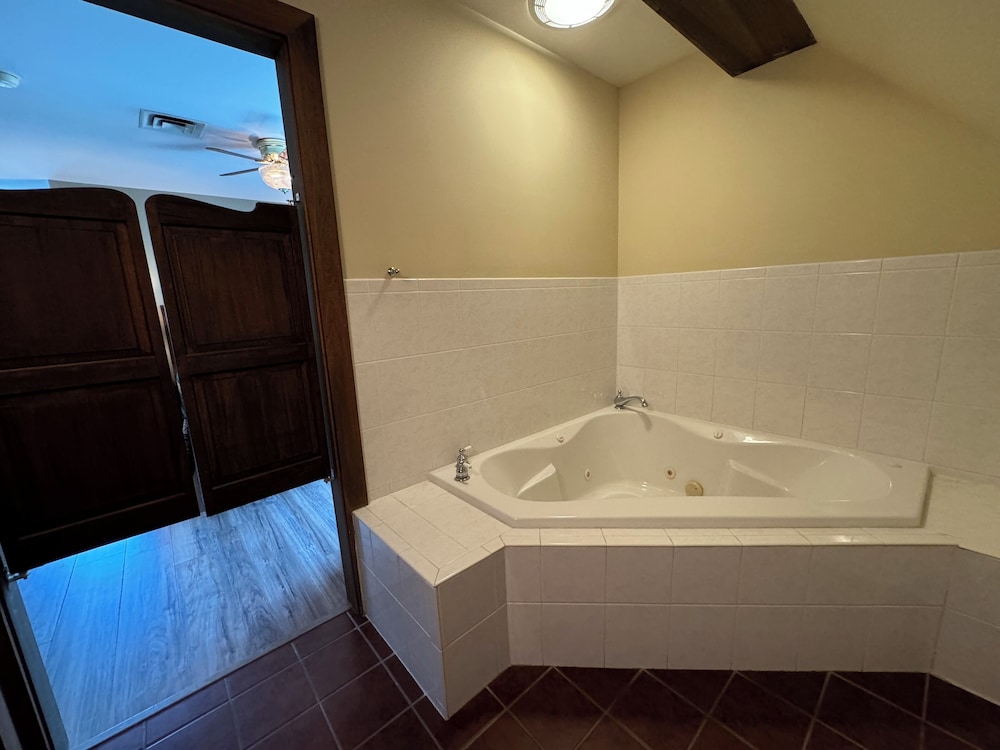 Artists Colony Inn & Restaurant - photo 47