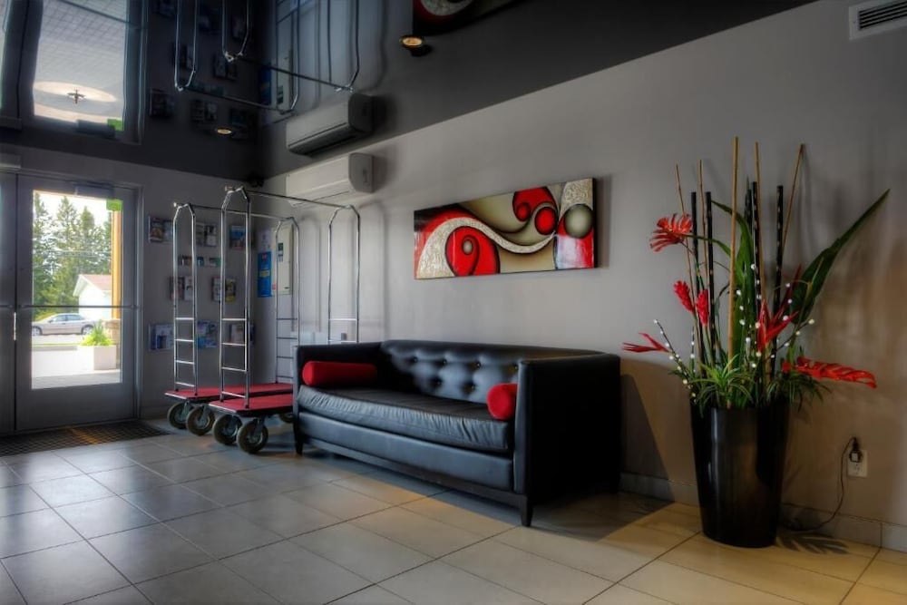 Hôtel de la Boréalie — hotel near Roberval Airport