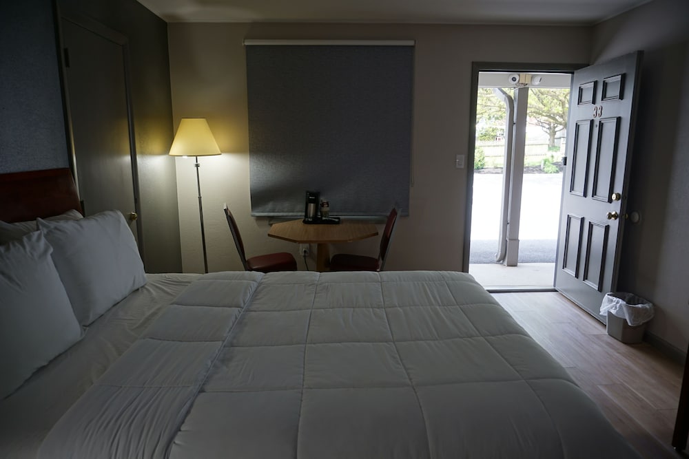 Harvest Drive Family Inn - photo 22