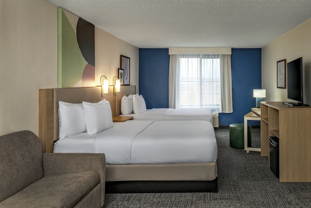 Spark by Hilton Denver International Airport - photo 6