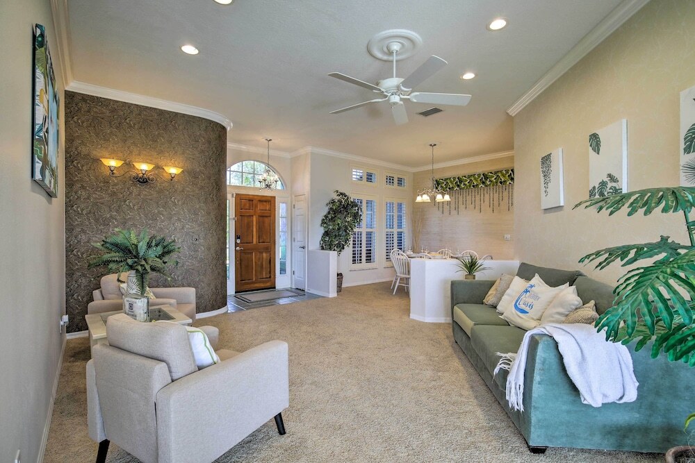 Bright and Sunny Riverview Oasis with Pool and Pond — hotel in Riverview
