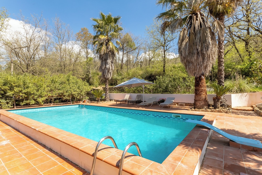 Villa Falcone — 4-Star Luxury Hotel in Piazza Armerina, Italy
