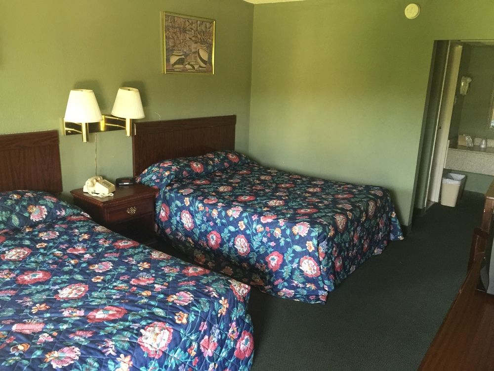 Red Carpet Inn & Suites Muncie - photo 9