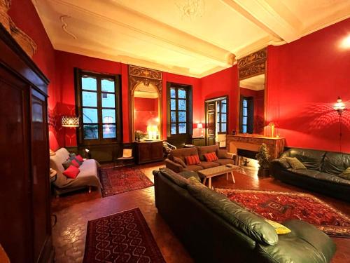 Palais Des Papes Spacious Historic Apartment in Private Mansion Free Parking Nearby Spacieux Appartement Historique Dans Hotel Particulier Parking a Proximite Offert