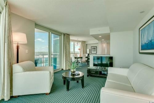 Spacious 2 Bedroom Oceanview Condo 9th Floor Views Oceans One 908 — 4-Star Luxury Hotel in Myrtle Beach, United States
