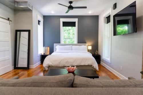 151 Spring Downtown Eureka Springs Suite F — 4-Star Luxury Hotel in Eureka Springs, United States