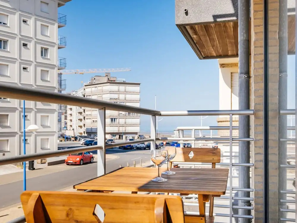 Duplex Near Zeedijk & Center With Sunny Balcony — 4-Star Luxury Hotel in Koksijde, Belgium