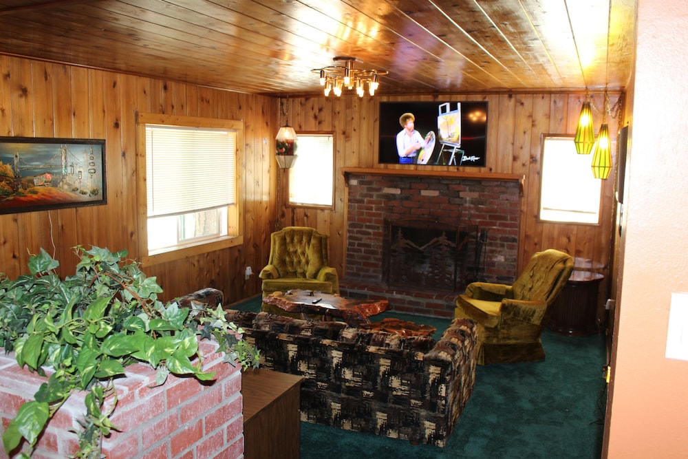 Hicksville Pines Chalets & Motel - photo 40