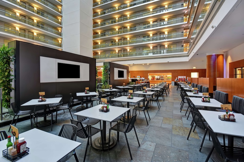 Embassy Suites by Hilton Chicago Downtown Magnificent Mile - photo 37
