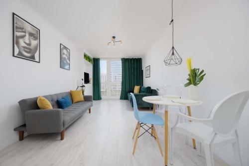 Modern Apartment Grzybowska near Hala Mirowska by Noclegi Renters — 4-Star Luxury Hotel in Warsaw, Poland