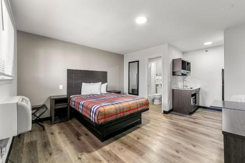 Southern Suites Forest Park in Forest Park, United States