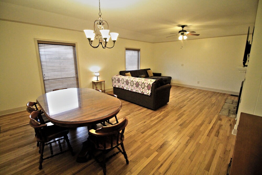 Peach Tree Inn & Suites - photo 35