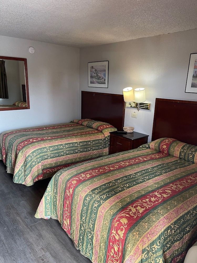 Farmington Inn - photo 15