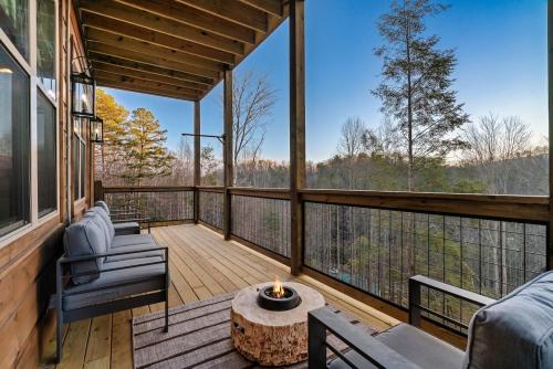 Cozy Cabin Haven 6 BR with Private Hot Tub & Pool — 4-Star Luxury Hotel in Gatlinburg, United States
