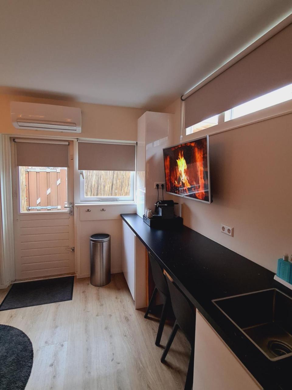 Studio Baarn with Patio Airco Pantry Bedroom Bathroom Privacy Amsterdam Utrecht
