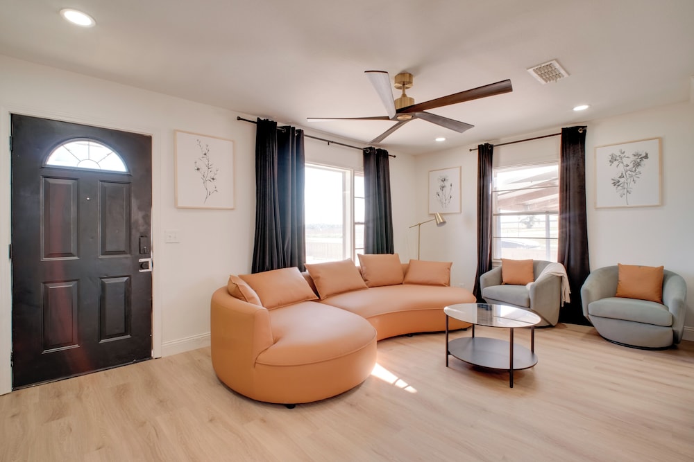 4 Mi To Ttu Remodeled Retreat W Fenced Yard — Lubbock