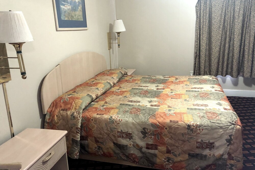 OYO Hotel Starlite Seneca Falls - photo 3