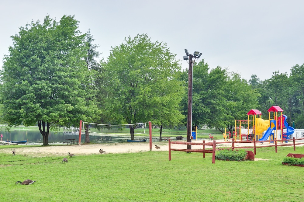 Hershey Camping Resort Park Model 6 - photo 7