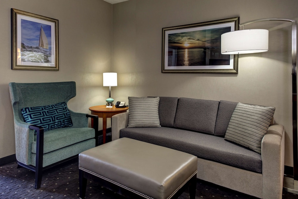 Embassy Suites Williamsburg - photo 13