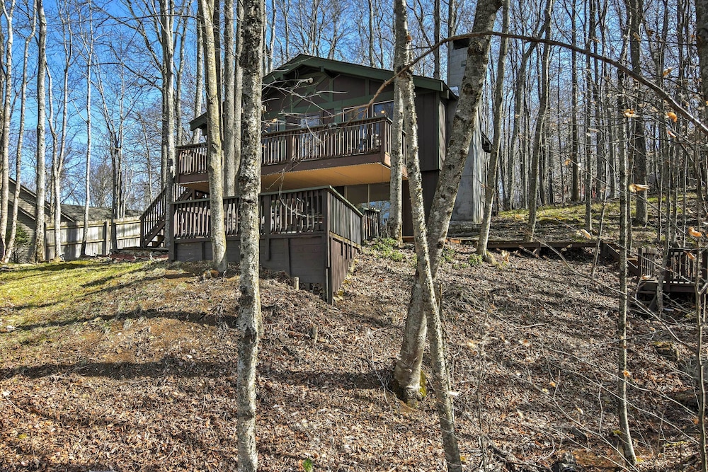 Inviting Beech Mountain Family Retreat w 3 Decks — Banner Elk — photo 4