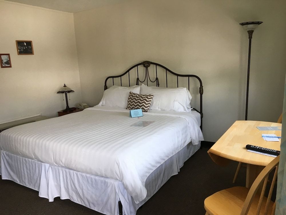 Sugarcreek Village Inn - photo 17