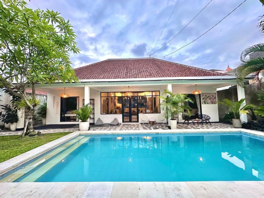 2 BR Villa Rhapsody 5 Mins to Seminyak Umalas — 4-Star Luxury Hotel in Seminyak, Indonesia