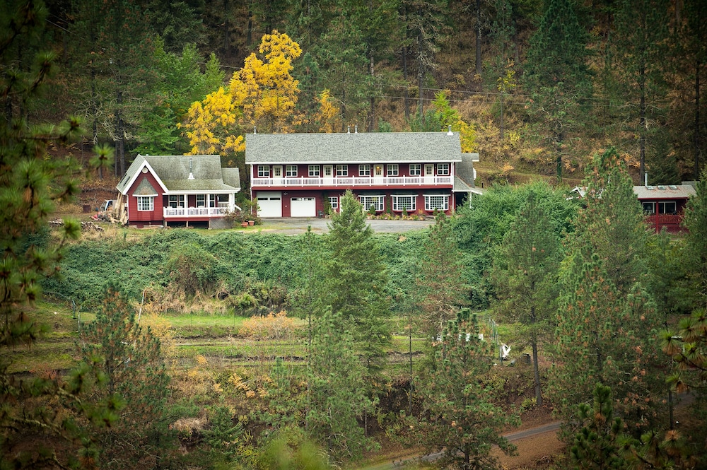 Hearthstone Elegant Lodge by the River - photo 39