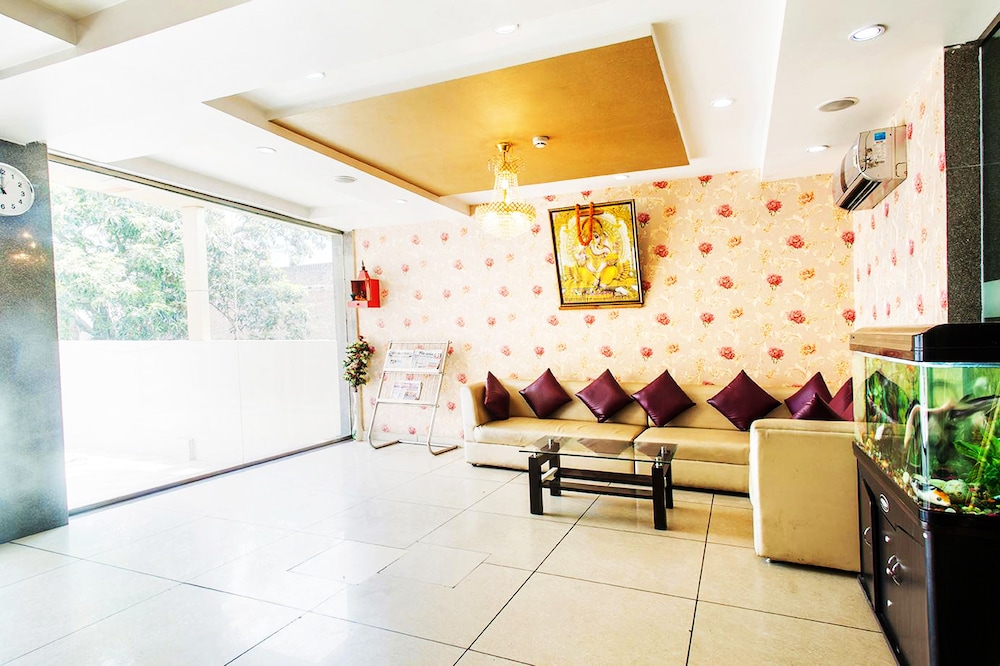 Deep Hotel & Restaurant — hotel in Azamgarh