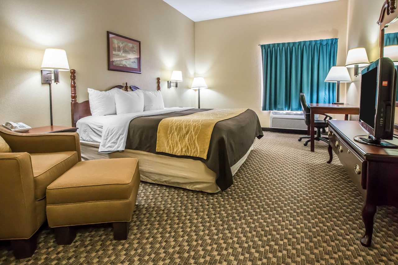 Quality Inn & Suites Mendota near I 39 - photo 14