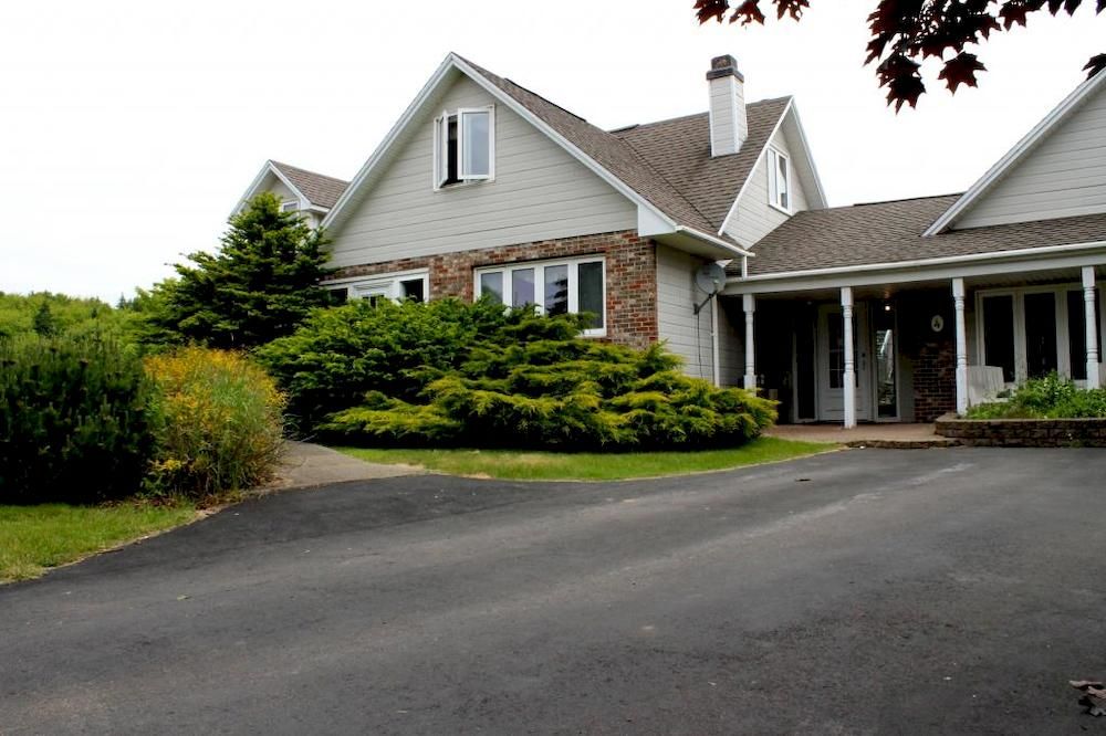 MacKenzie House Bed and Breakfast — 5-Star Luxury Hotel in Port Hawkesbury, Canada