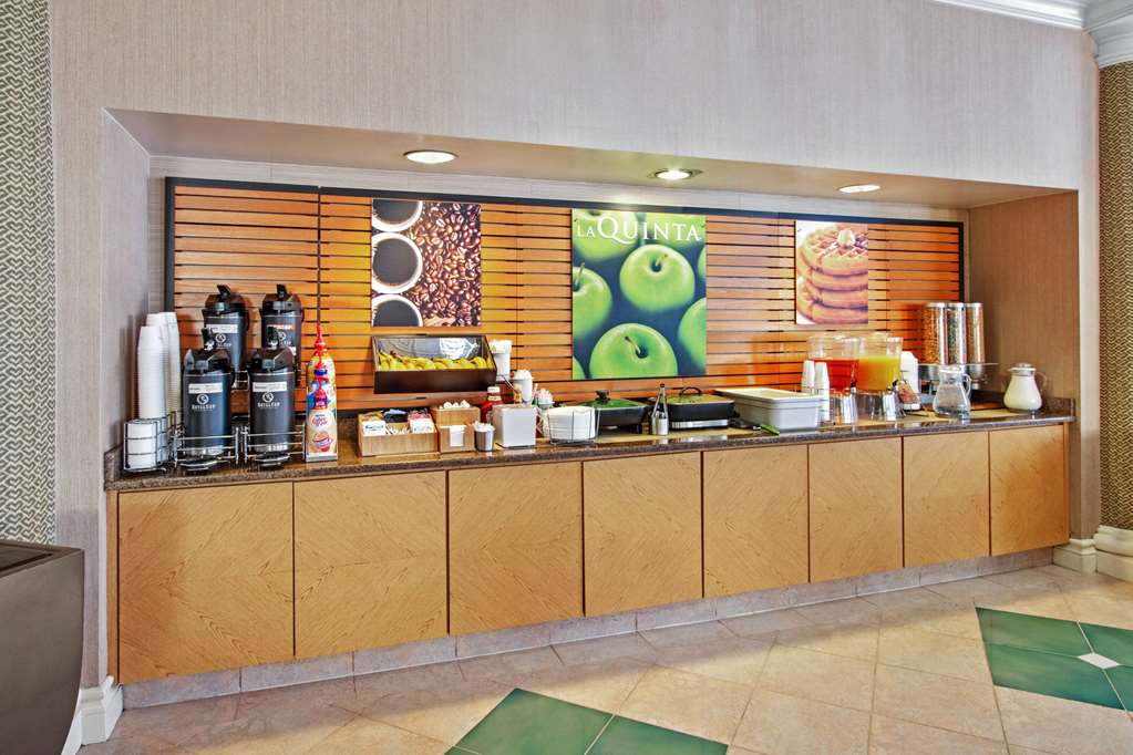 La Quinta Inn & Suites by Wyndham Albuquerque West - photo 25