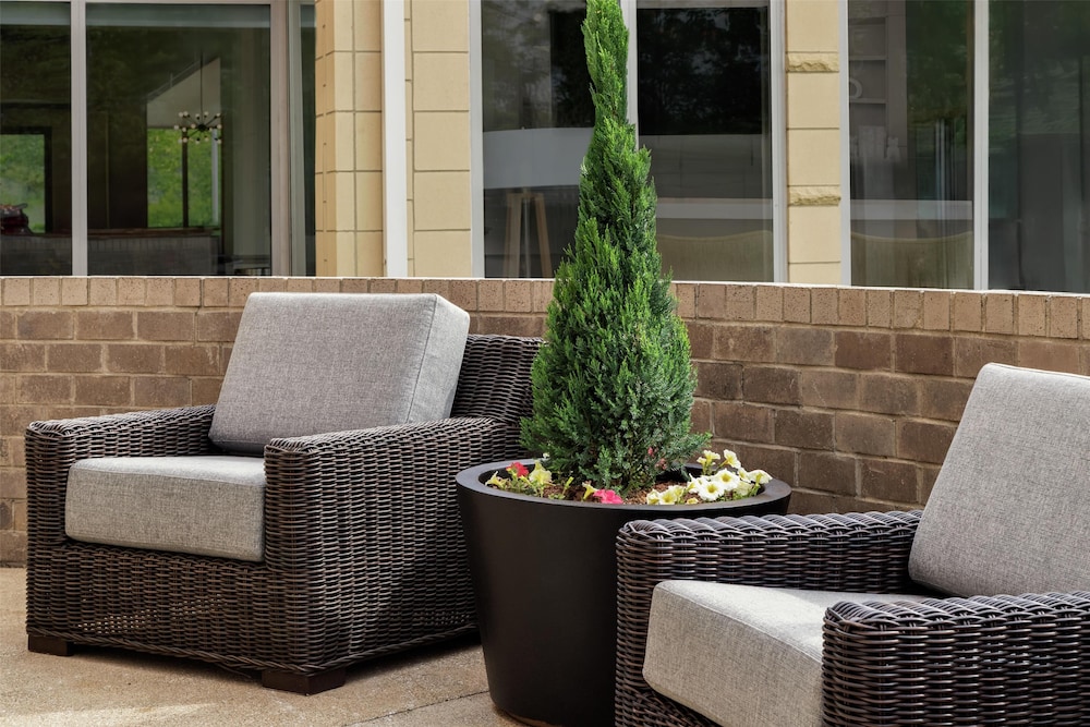 Hilton Garden Inn Cleveland Airport - photo 36