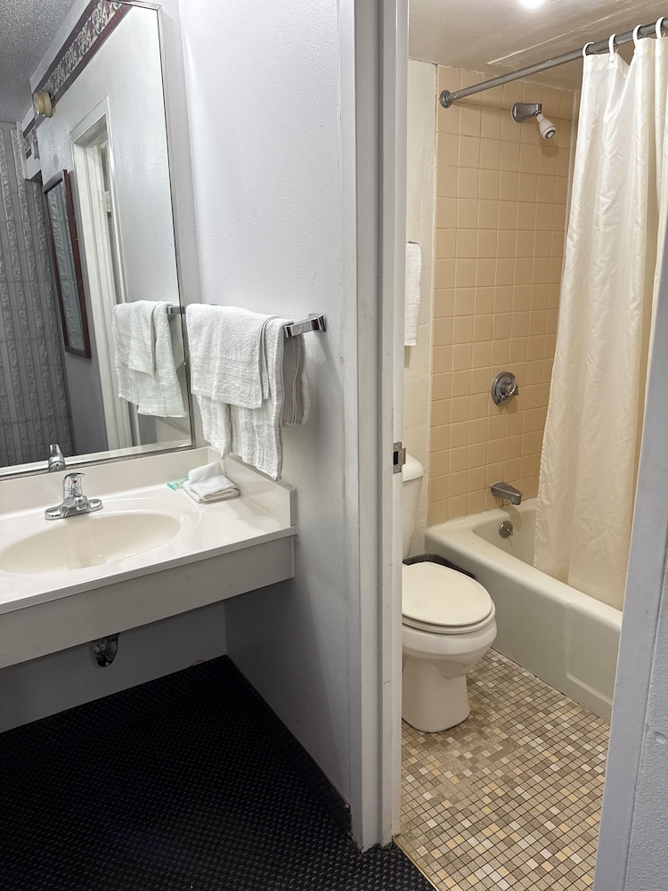 Smartwood Inn - photo 34