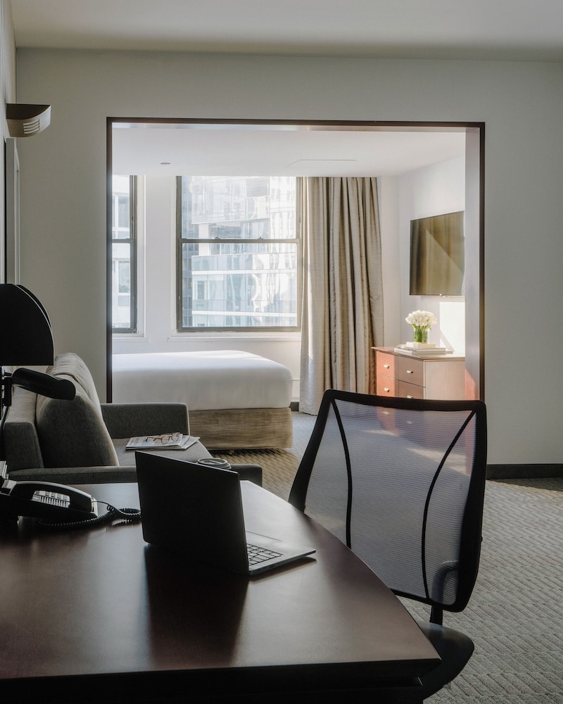 River Hotel - photo 22