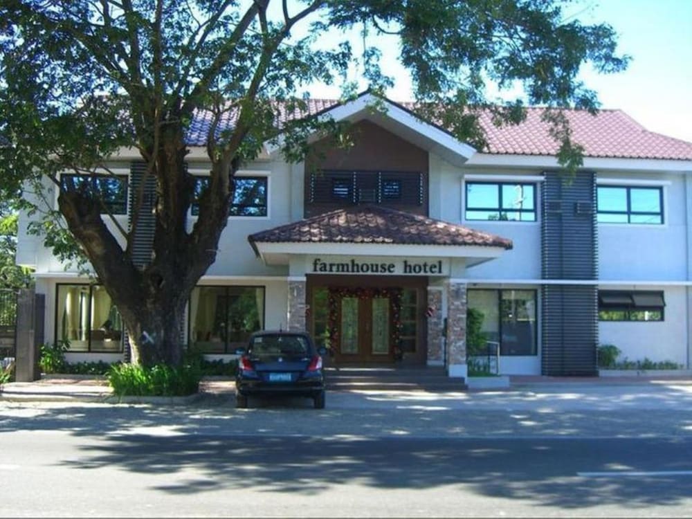 Farmhouse Hotel & Cafe in San Jose, Philippines