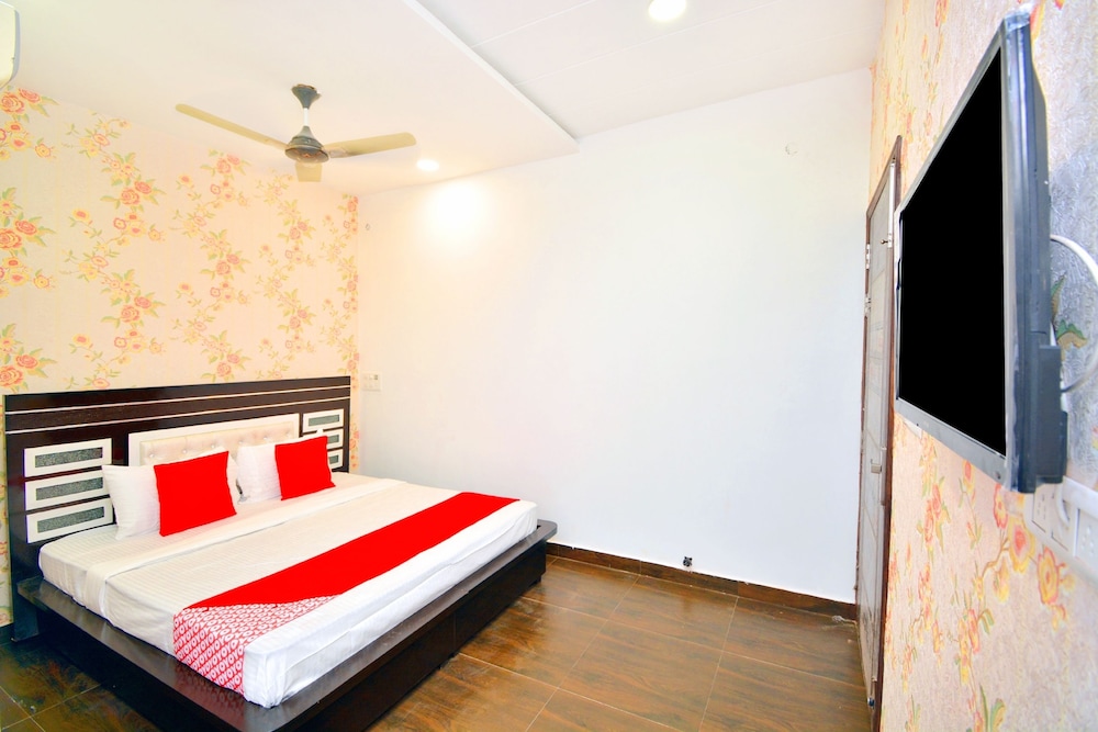 OYO 41016 Hotel Celebration Inn