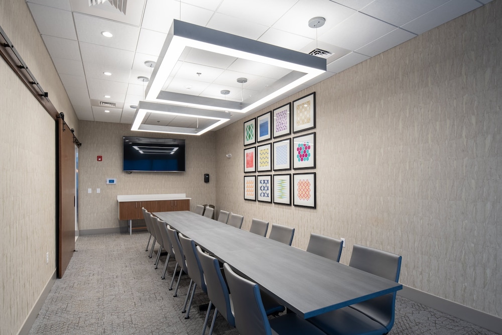 Holiday Inn Express and Suites Little Rock Downtown by IHG - photo 29