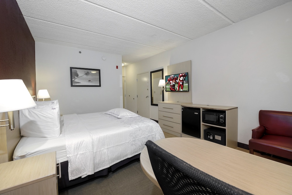 Red Roof Inn PLUS Gainesville - photo 15