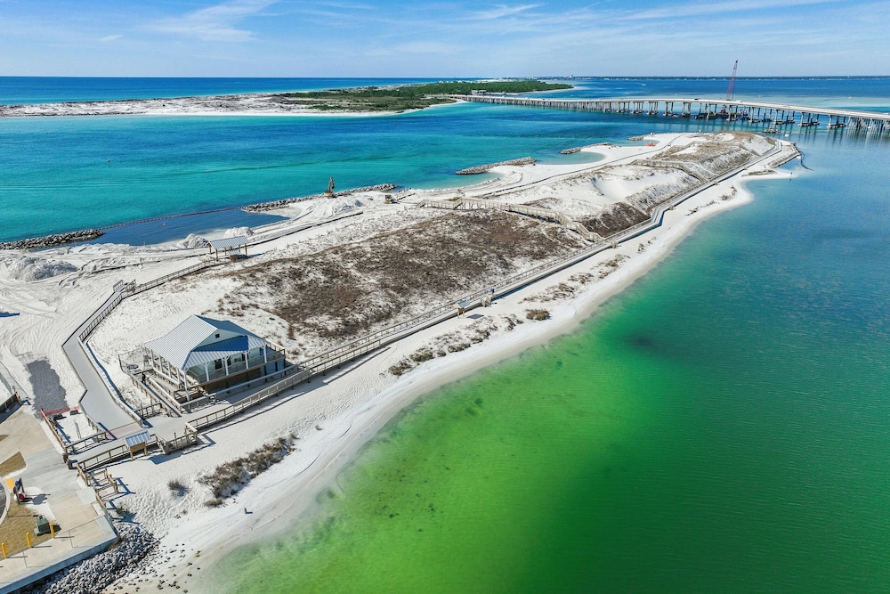 Eternal Summer - carbon neutral hotel in Destin