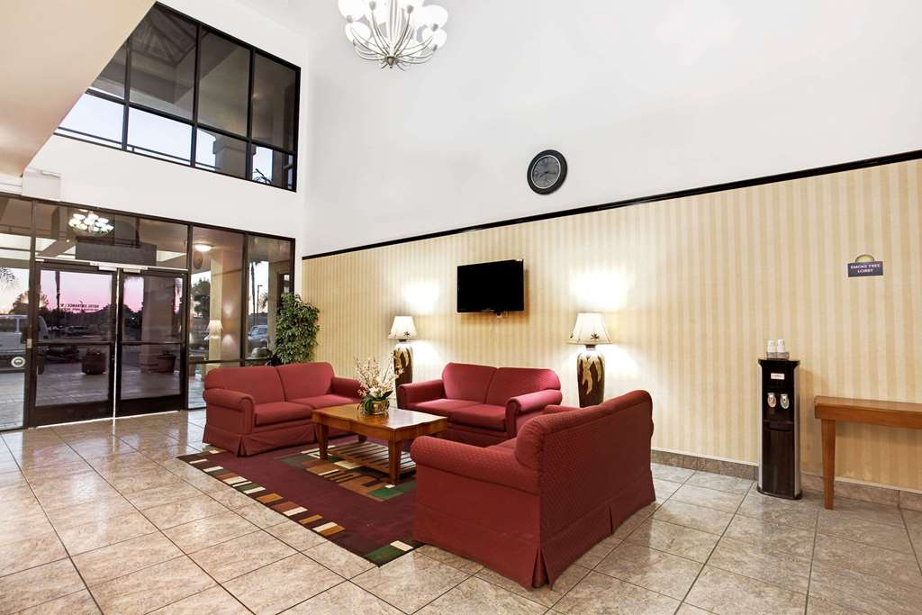 Days Inn & Suites by Wyndham Artesia - photo 5