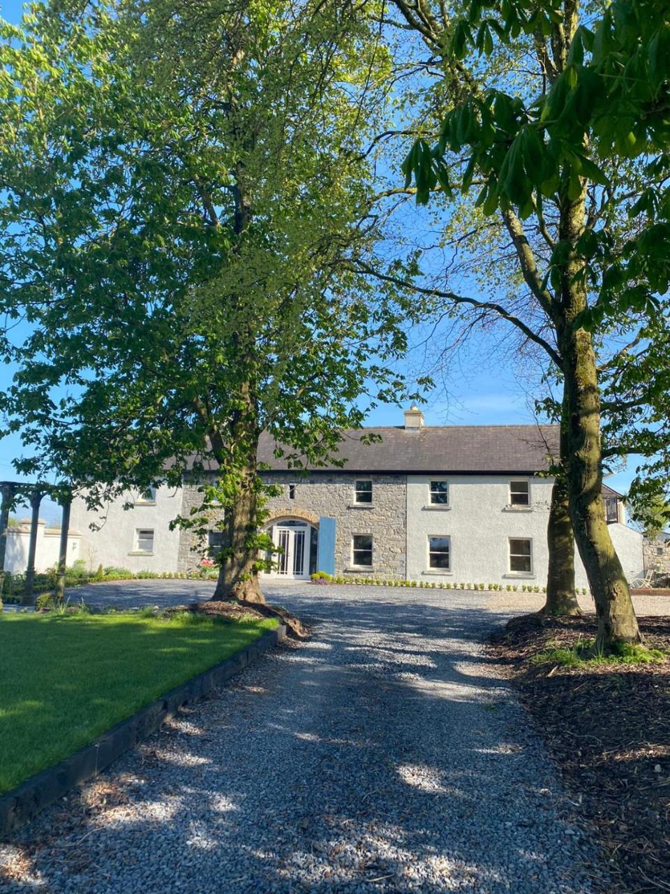 The Granary Luxuriously Restored Barn on a Farm