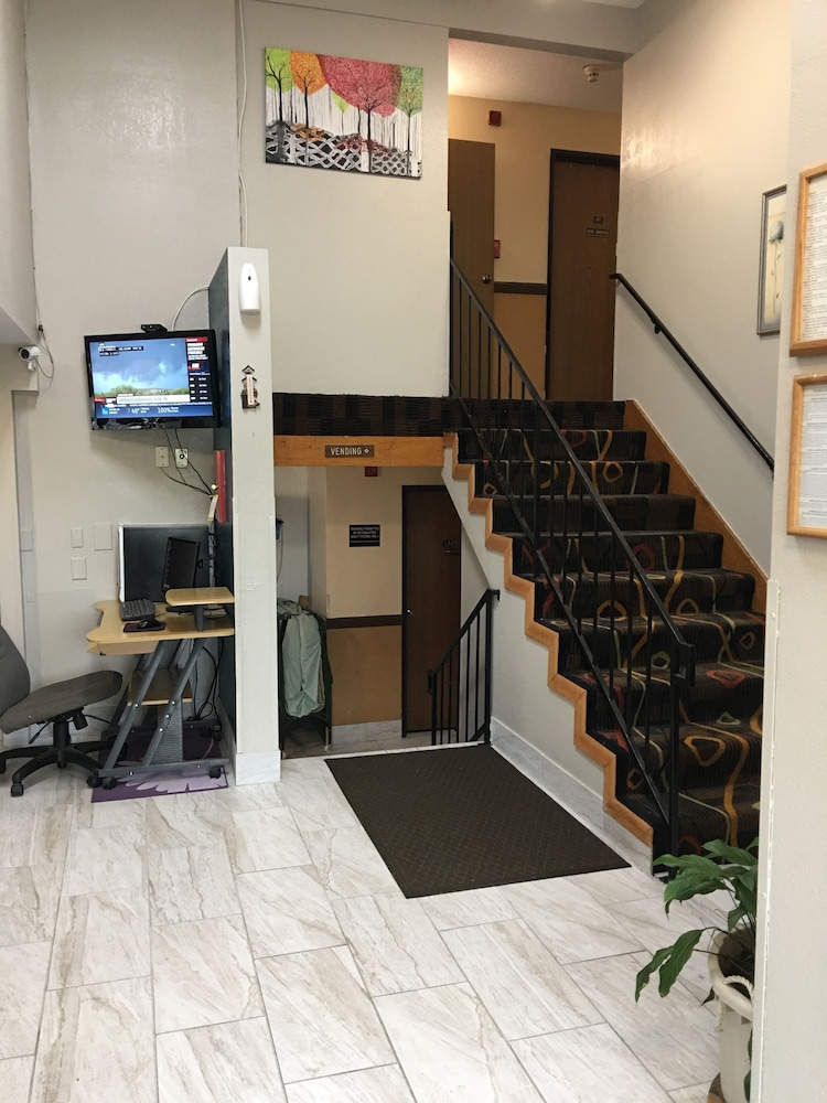 Faribault Hometown Inn & Suites - photo 19